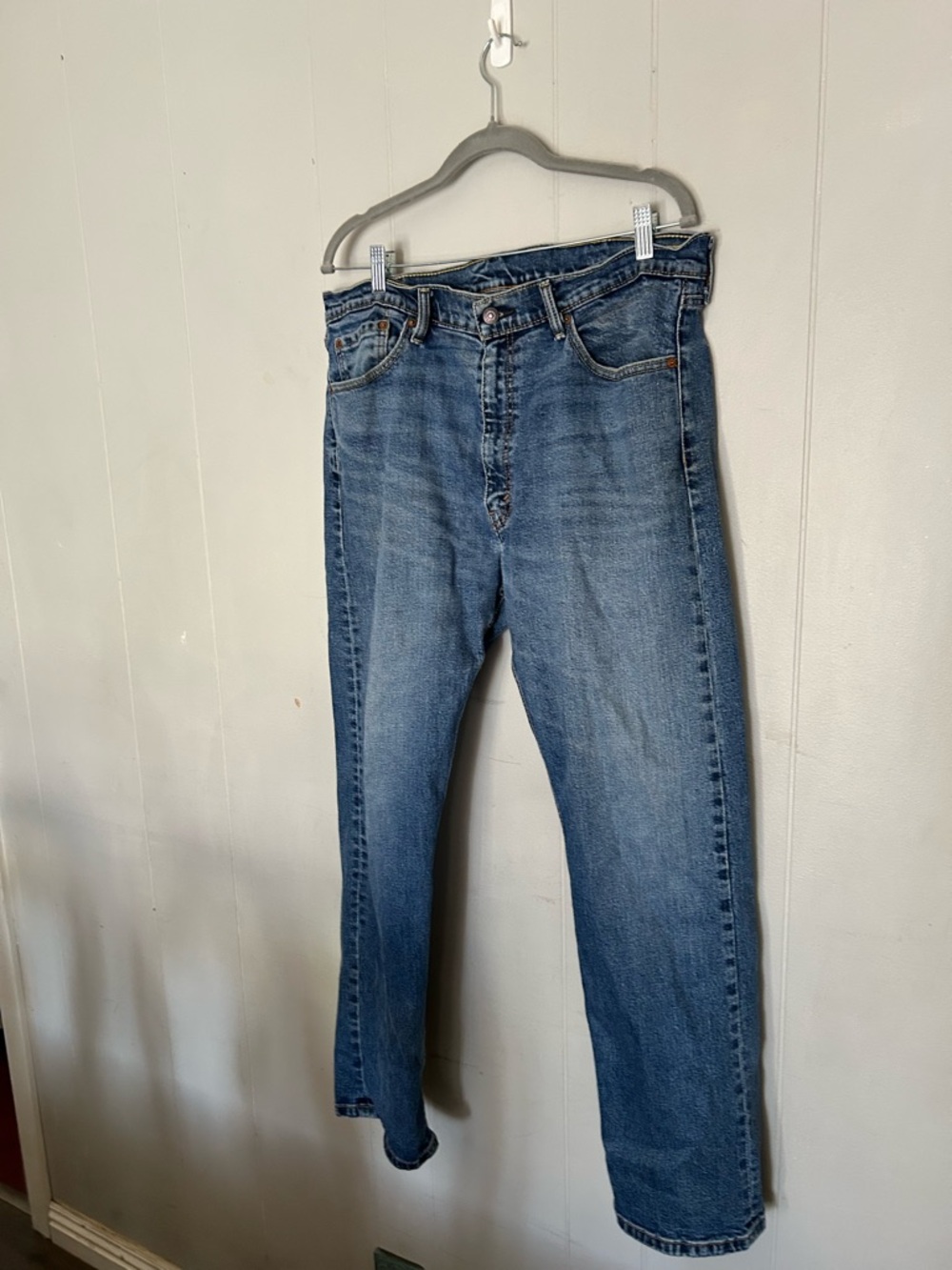 Levi’s Straight Leg Blue Jeans Mid Wash Classic Fit Denim Pants Women’s